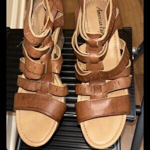 American Eagle pre loved wedge sandals strappy zip up size 11